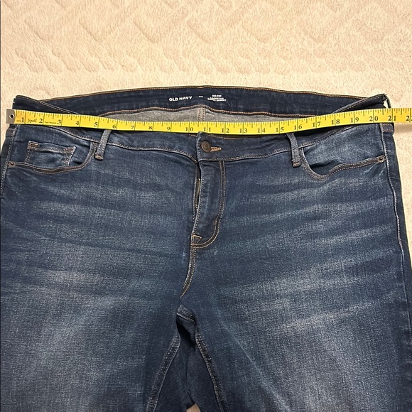 Old Navy Rockstar Super Skinny Jeans - Picture 6 of 7